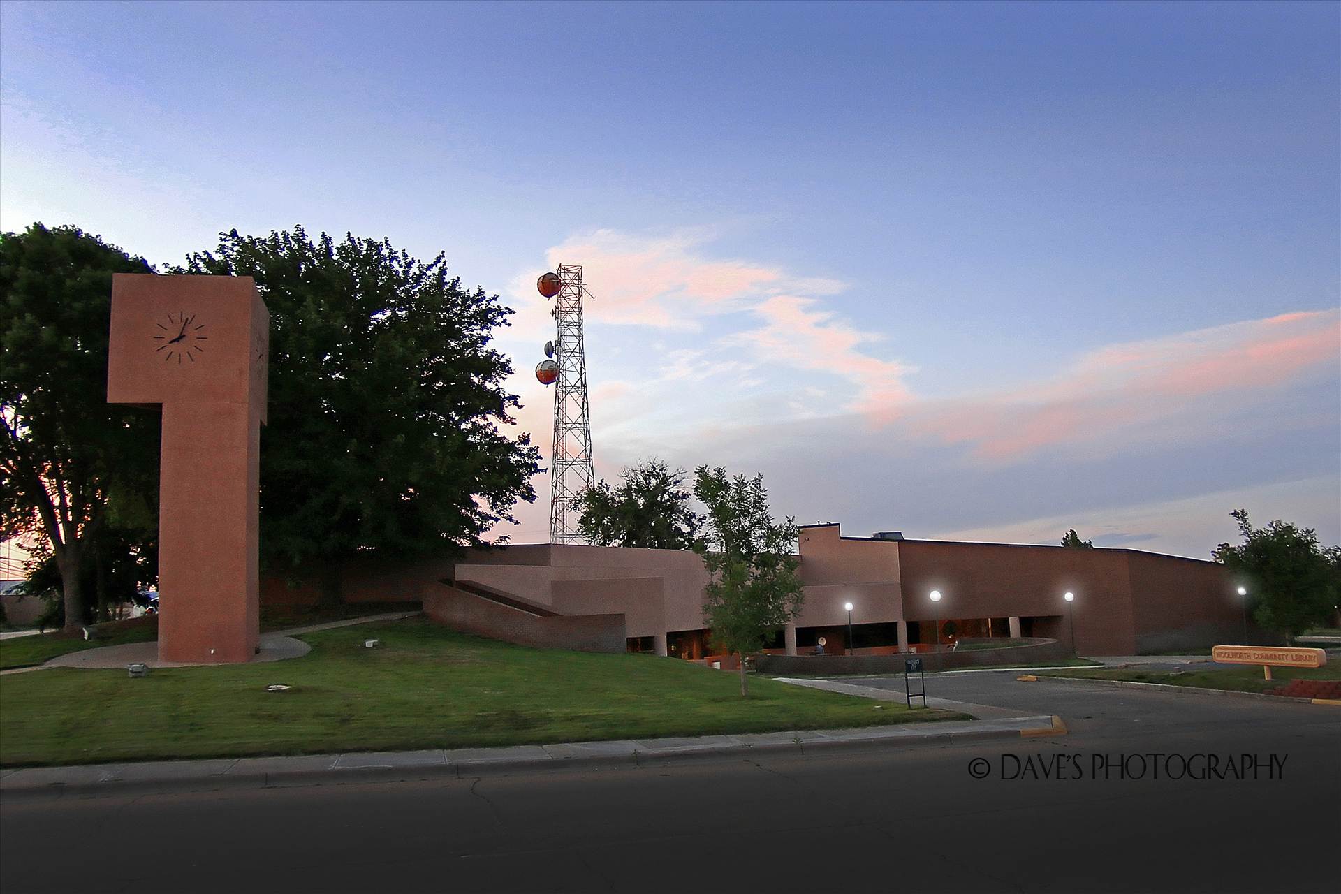 WoolworthLibrary.jpg -  by David Verschueren